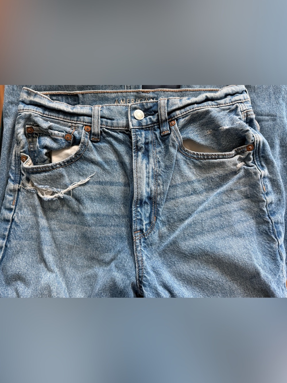 American Eagle Outfitters Light Wash women’s  Relaxed Denim Jeans